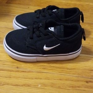 Boys shoes
